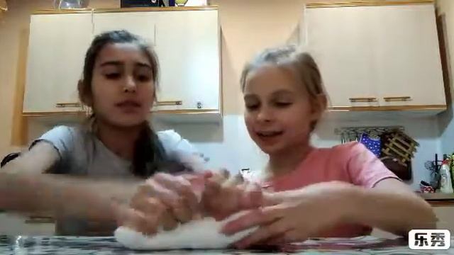 Надуваем пузыри из слайма смотреть онлайн