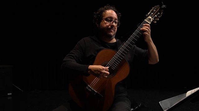 Álvaro Henrique plays Da Poeira Da Terra (Of Earth Dust) смотреть онлайн