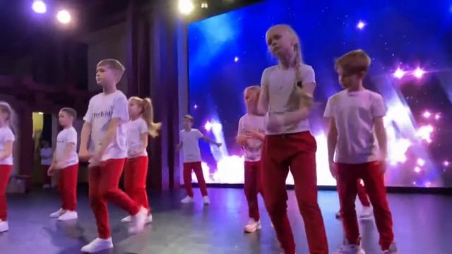 Шоу-группа «Piter Kids» - «Dance mix pt.2» смотреть онлайн