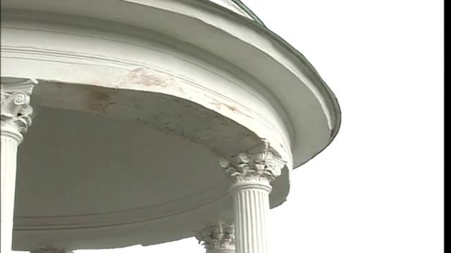 В Ярославле осыпалась часть беседки на Волжской набережной смотреть онлайн