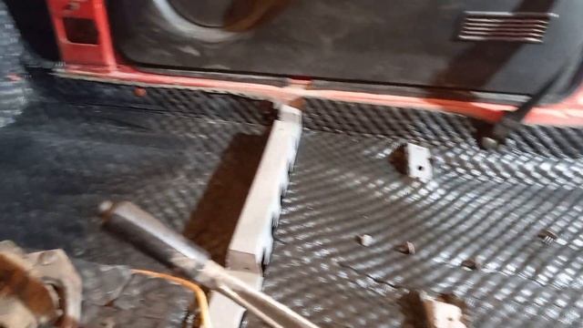 Шумоизоляция - звукоизоляция пола в салоне Заз 1102 Таврия Шумоff Герметон А15Л. Practik Finish смотреть онлайн