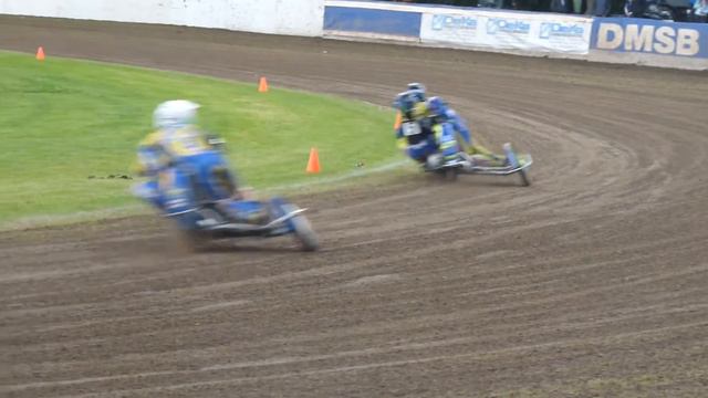 Grasbaanrace eenrum 16 aug 2015 Zijspannen Finale 1e markus venus 2e marco hundsrucker 3e shau смотреть онлайн