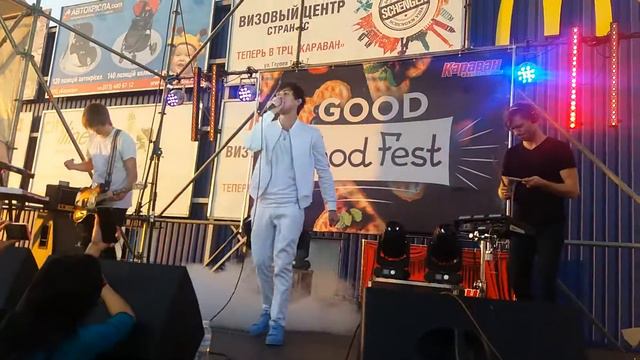 Роман Веремейчик и группа ЛЮМЬЕР на фестивале еды в ТРЦ «Караван» г. Харьков 3.09.2016г смотреть онлайн