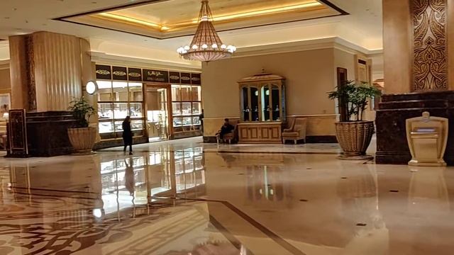 Атмосфера отеля "Emirates Palace". ОАЭ. 2019 смотреть онлайн
