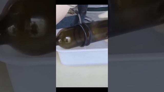 Как разрезать бутылку #бутылкорез #стеклорез #какразрезатьбутылку #какотрезатьстекло #стекольщик смотреть онлайн