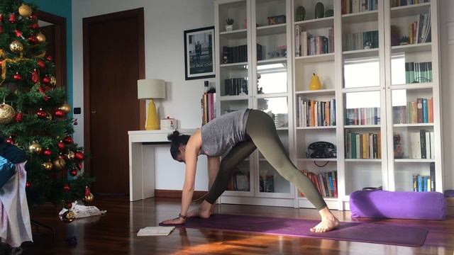 40 minuti - Vinyasa Yoga | Meditation Flow con i Mudra | Go with the flow! 3/3 смотреть онлайн