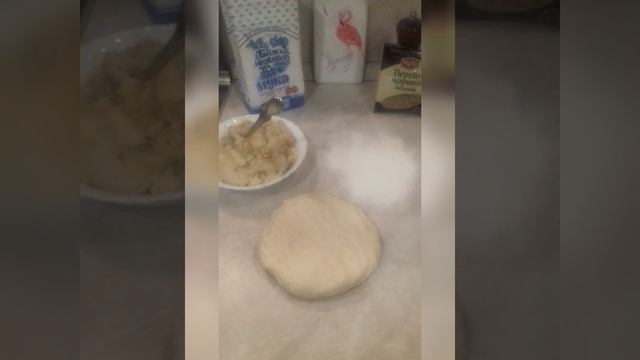 Жареные пирожки с картошкой и луком. смотреть онлайн