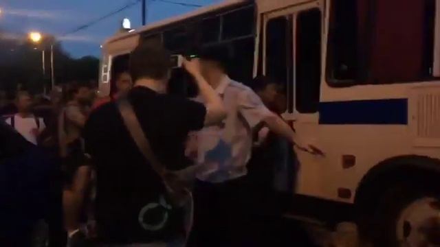 Задержания у Никулинского суда (Дело Ивана Голунова) смотреть онлайн