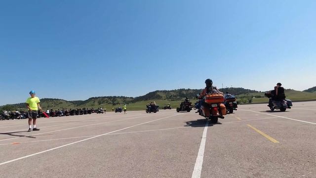 STURGIS 2020 RALLY DAY 2, Black Hills Harley Davidson Crowds, You don't have to use your clutch смотреть онлайн