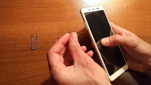 XIAOMI REDMI 5 КАК ВСТАВИТЬ КАРТУ ПАМЯТИ смотреть онлайн