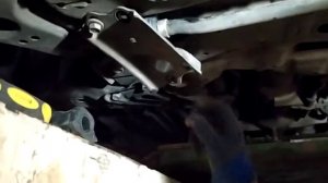 Замена втулок переднего стабилизатора Toyota Prius 30