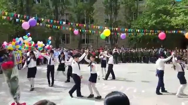 Город Махачкала Военный вальс.Школа номер 9 лицей. смотреть онлайн