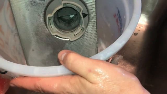 Fix Bosch dishwasher E22 Water tap error DIY repair, clogged trap filter смотреть онлайн