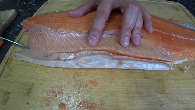 Как разделать рыбу на филе (ЛОСОСЯ, СЕМГУ, ФОРЕЛЬ). смотреть онлайн