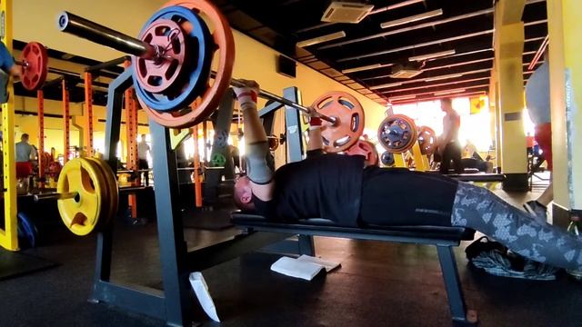 Д 3: Жим лежа, ноги вдоль лавки, 95 кг, 6 подход. смотреть онлайн