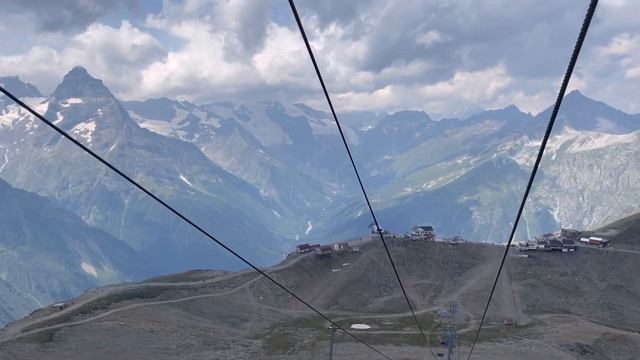 Домбай с двумя маленькими детьми. Чем заняться? Куда можно добраться с коляской? смотреть онлайн