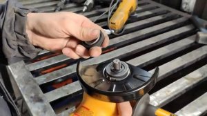 Обзор УШМ DEWALT DVE4357