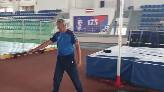 КРУГЛИКОВ АН, ФИЗКУЛЬТУРА Прыжки в высоту, обучение6 способом перешагивания смотреть онлайн