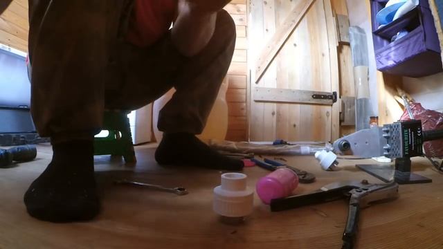 ВОДОПРОВОД В ЧАСТНОМ ДОМЕ своими руками // переезд в деревню смотреть онлайн