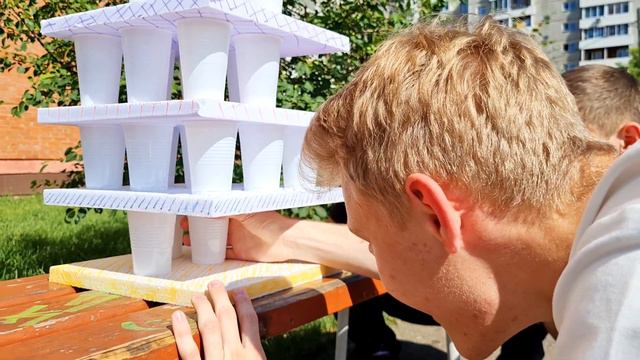 ПОСТРОЙ ДЖЕНГУ ИЗ СТАКАНОВ, ЧТОБЫ ВЫЖИТЬ ! смотреть онлайн