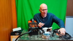 VNIISSOK MIG-200. Бюджетный сварочный полуавтомат. Разбираем, пробуем.