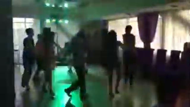 ведущий в Запорожье Александр Сиденко (танец маленьких утят) смотреть онлайн