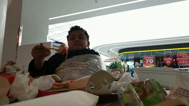 Заматываем нигера в пленку! Жареная курочка! смотреть онлайн