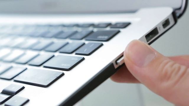 Nifty Minidrive Review смотреть онлайн