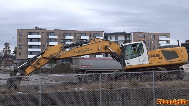 4K| Liebherr 946 Excavator Loading Volvo FH16 550 6x4 смотреть онлайн