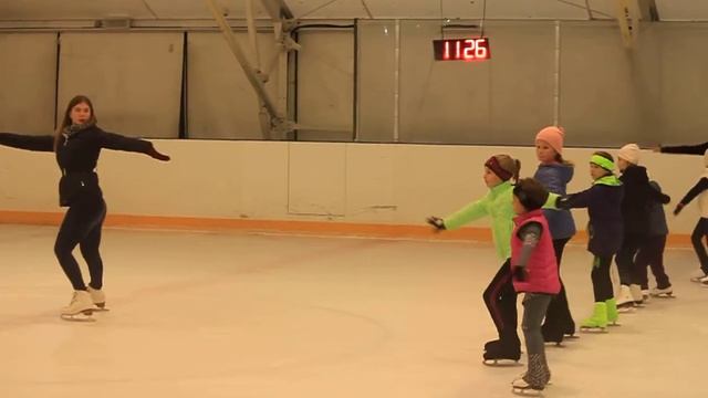 Выпады со скрученным корпусом. Фигурное катание смотреть онлайн