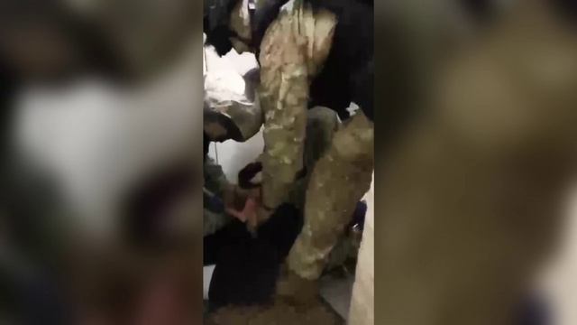 В Санкт-Петербурге полицейские задержали вооружённого нетрезвого мужчину