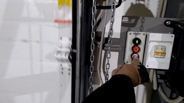 Ремонт привода секционных ворот на логистическом складе смотреть онлайн