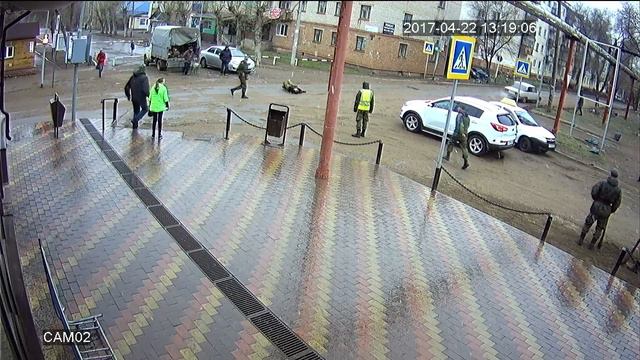 Автомобиль сбивает пешехода в Тоцкое-2