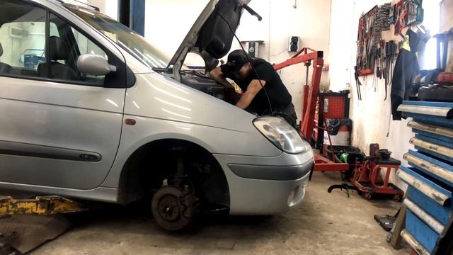 Scenic 1.6 капиталка двигателя. Снятие двигателя через низ автомобиля смотреть онлайн