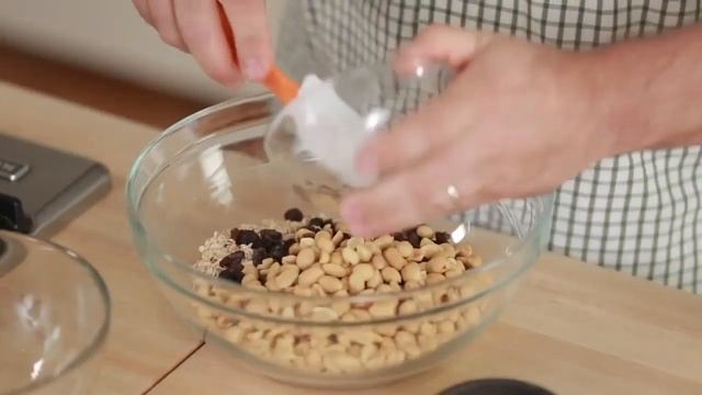 Как сделать злаковые батончики с медом? (Дэвид Гуас, США) смотреть онлайн