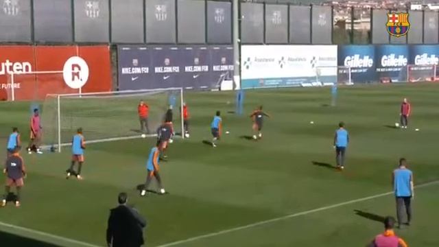 Лучший воротарь сезона!!!Мяч почти попал в ворота!! смотреть онлайн