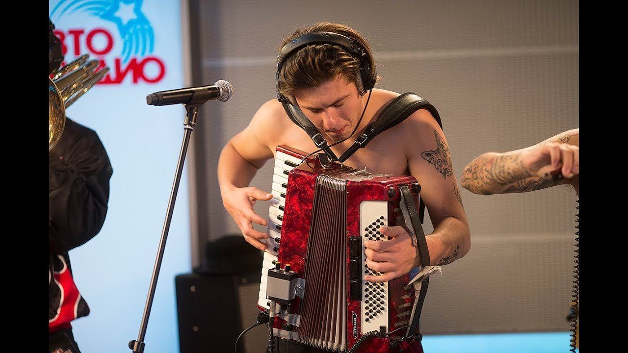 THE HATTERS - Russian Style (LIVE @ Авторадио) смотреть онлайн