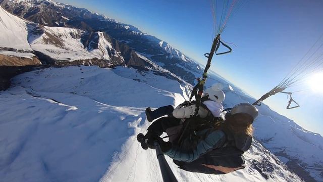 Полёт на параплане в Грузии / Новый Год в Гудаури 2021 смотреть онлайн