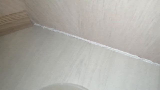 Акриловый герметик Roof Complect: плинтус смотреть онлайн