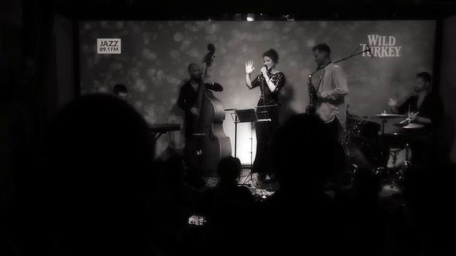 Miriam & Jazz band - Santa baby смотреть онлайн