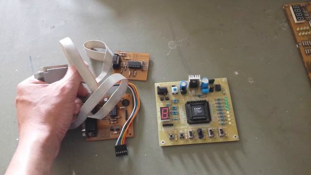 Xilinx Parallel Port JTAG Cable and Platform USB DLC9G JTAG Cable смотреть онлайн