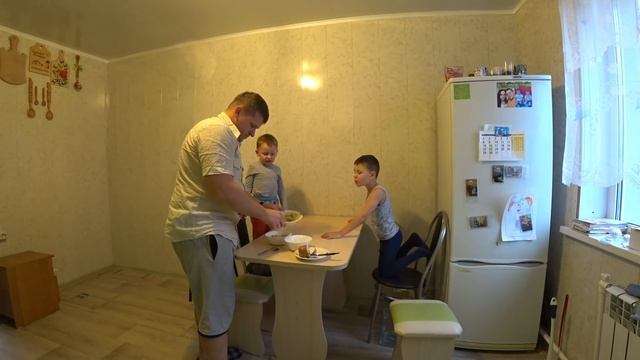 ПОДГОТОВКА К НОВОМУ ГОДУ / ЕЛКА В САДУ / НАРЯЖАЕМ ЕЛКУ смотреть онлайн