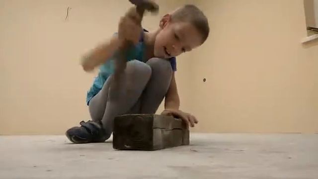 Учусь забивать гвозди. смотреть онлайн