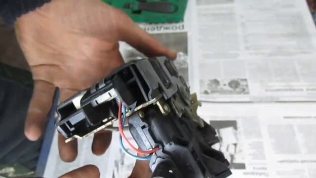 Подсветка в дверях, почему не работает. Разбираем и лечим ЦЗ. Audi A6C5.