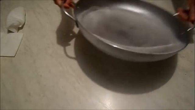 ЧТО ДЕЛАТЬ, ЕСЛИ ПРИГОРАЕТ АЛЮМИНИЕВАЯ СКОВОРОДКА. СПОСОБ № 1. смотреть онлайн