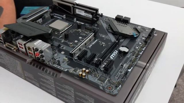 $1000 Gaming & Video Editing PC Build смотреть онлайн