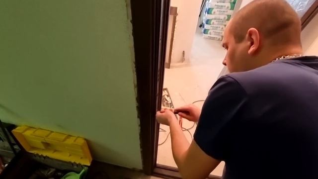 АНАПА - УСТАНОВКА МЕТАЛЛИЧЕСКОЙ ДВЕРИ В КВАРТИРЕ - ВАЖНЫЕ МОМЕНТЫ - ЖК ВРЕМЕНА ГОДА - +79528539979 смотреть онлайн
