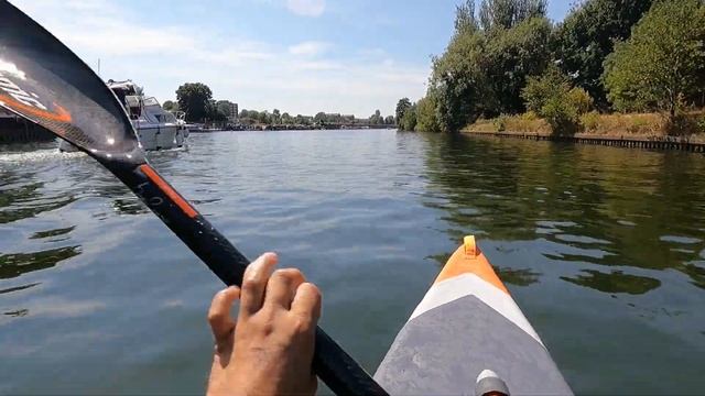 Itiwit x500 inflatable kayak stability - how I handle small wake from motorboat traffic on Thames смотреть онлайн