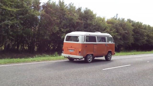 VW Kombi with Subaru EZ30 H6 engine and Subaru 5 Speed gearbox 0 100 from outside смотреть онлайн