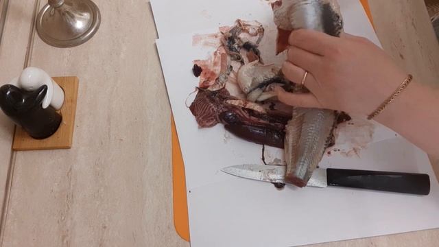 Как быстро почистить селедку и красиво подать ее к столу! смотреть онлайн